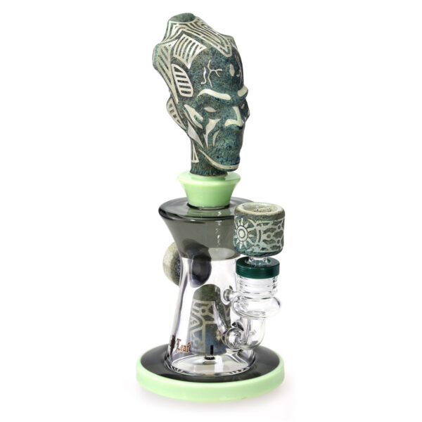 Black Leaf diffuser bong med Hellboy design, intens filtrering og unikt look.