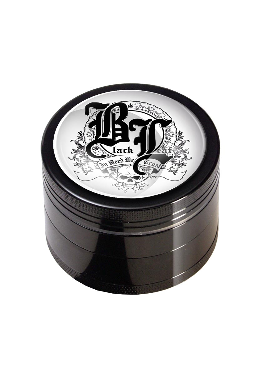 Black Leaf | In Weed We Trust alu-grinder 4-delt (sort) - Subseed.dk